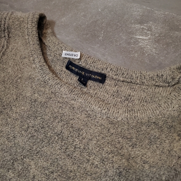 NWOT Adrienne Vittadini greyish tan sweater. Fringe. Size L. Boho. - Picture 4 of 12